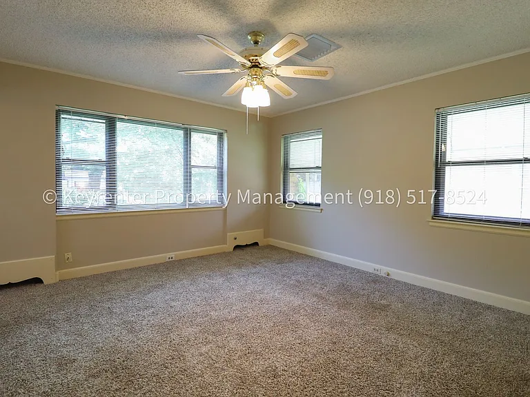 1426 E 32nd Pl — Photo 36