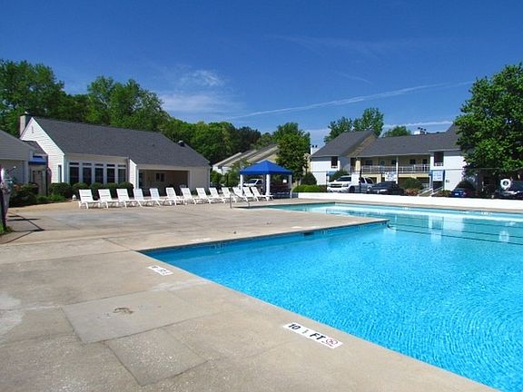 2nd image of 812 Northlake Dr