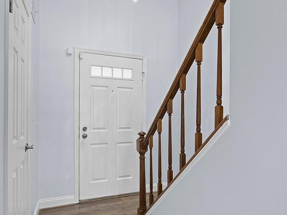 2nd image of 2927F S Woodstock St #6