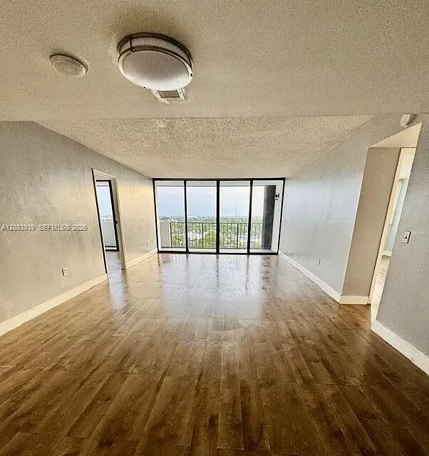 Palm Beach House Condo — Photo 4