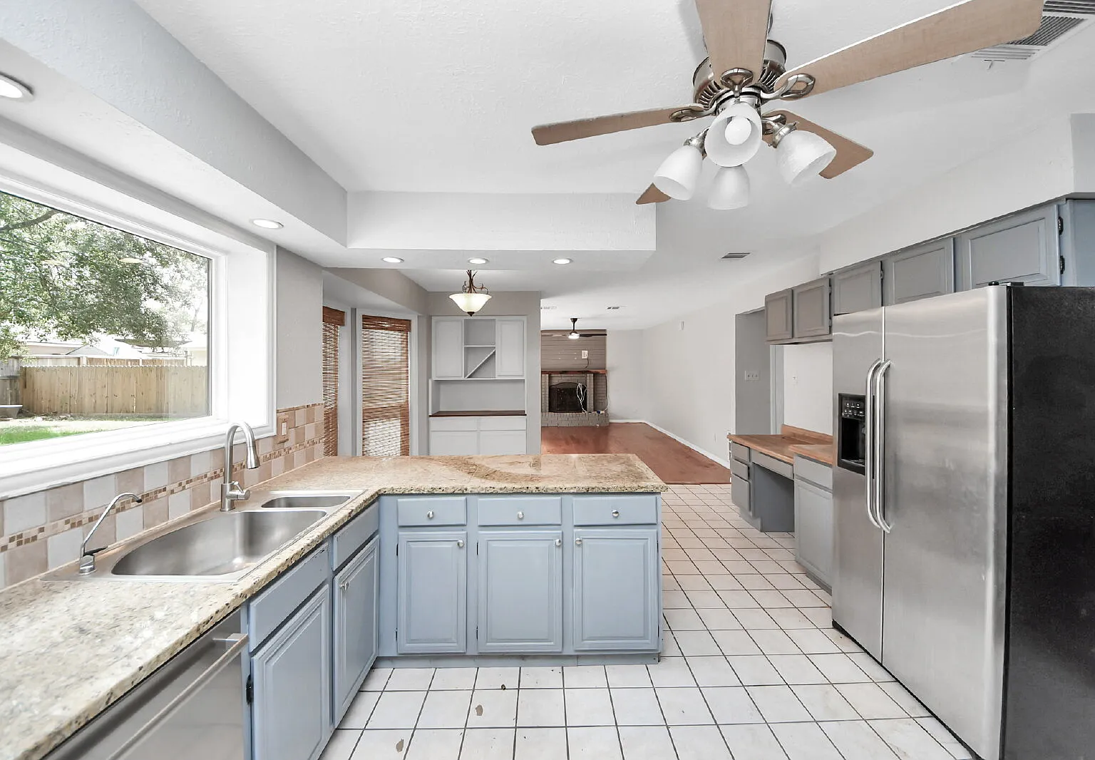 5 bed, 2.5 bath, 2434 sqft, $2,400 — Photo 4