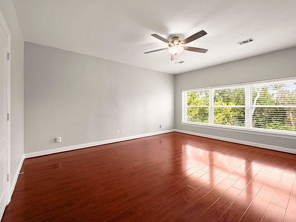 5th image of 107 Island Blvd #107