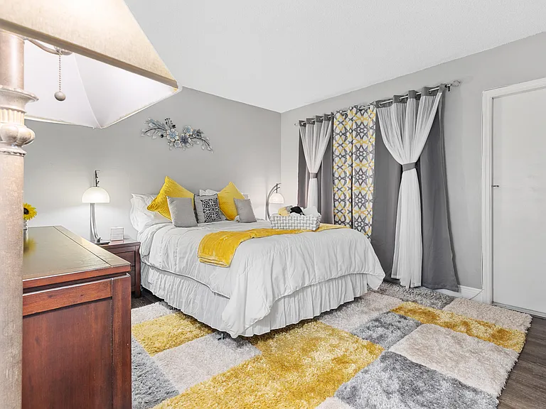 101 NE 4th St #3 — Photo 10