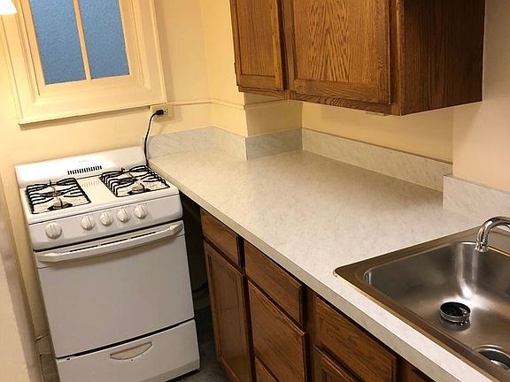 4th image of 900 N Sherman St APT B26