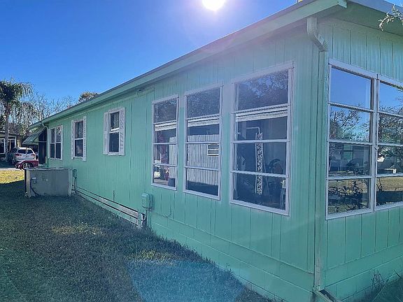 3rd image of 2624 Holly Pl