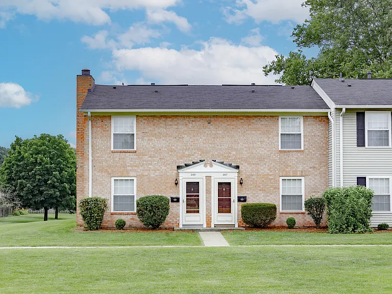 Apartment building exterior at Williamsburg on the Lake