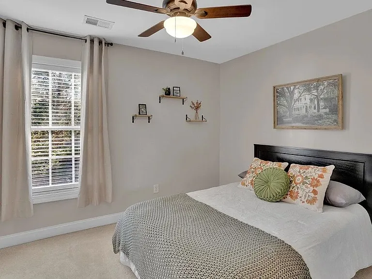 1005 Tarrytown Ln — Photo 25