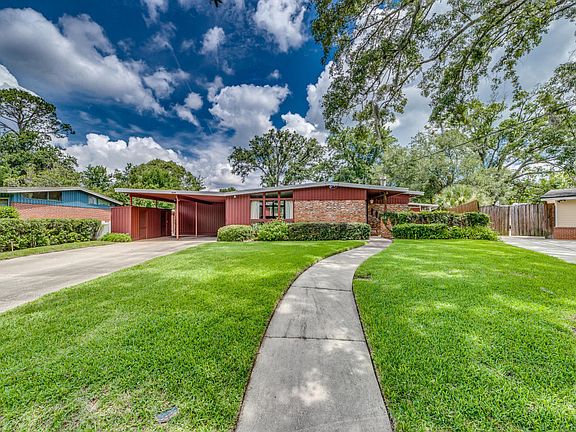 3rd image of 2145 Sweet Briar Ln