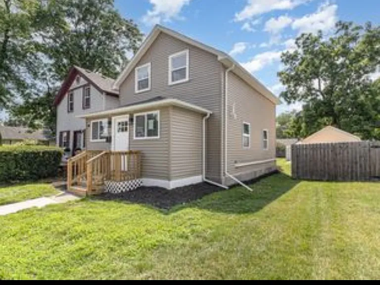 140 N Lindberg St — Photo 1