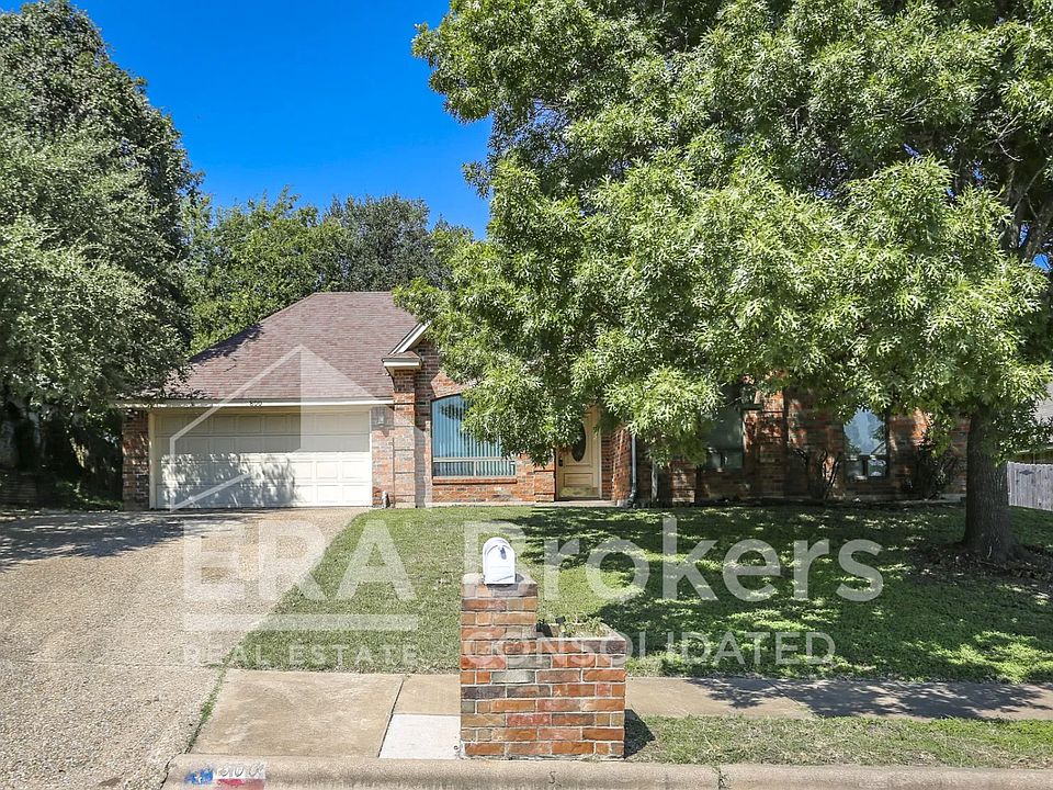 1st image of 800 Silver Creek Dr