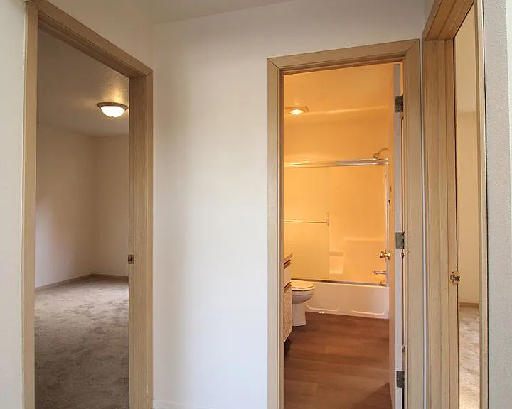McKenzie Court — Photo 3