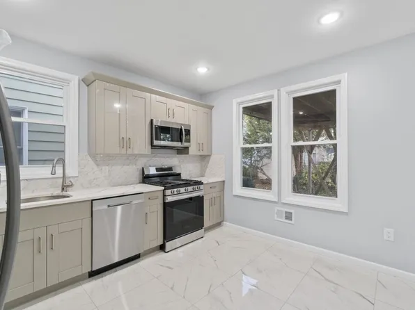 170 West 10th Street image 5 of 19