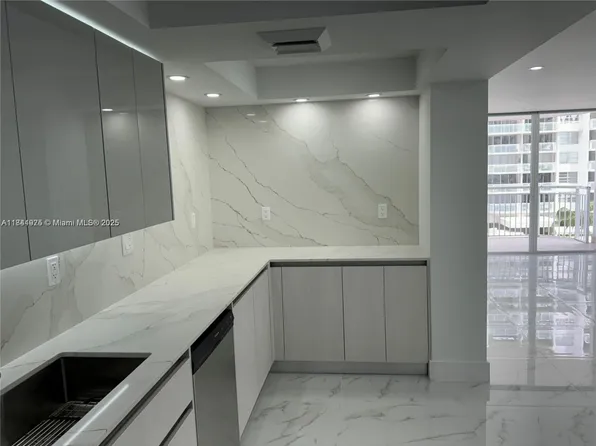 18031 Biscayne Blvd APT 502, North Miami Beach, FL 33160