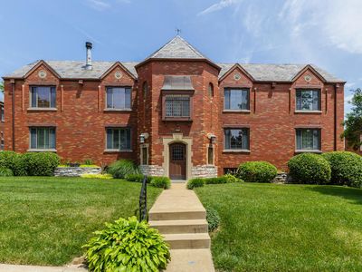 8009 Delmar Blvd APT 5, Saint Louis, MO, 63130