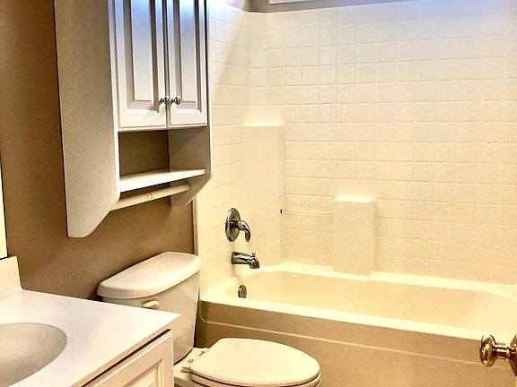 5th image of 320 Ivystone Dr