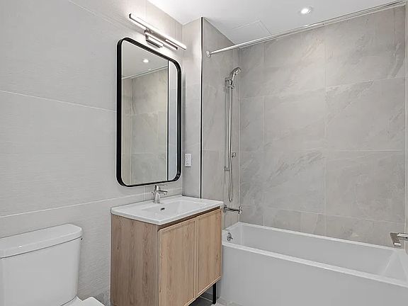 5th image of 71-82 Parsons Blvd #702