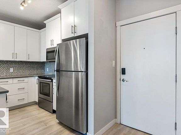 4th image of 812 Welsh Dr SW #304