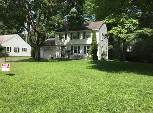 7 Derry Ln, Glenmont, NY 12077