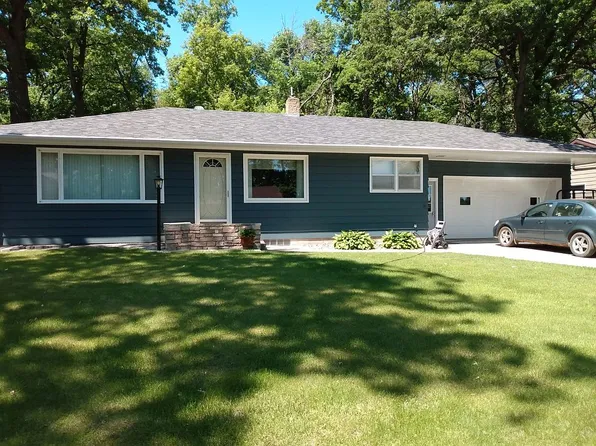 707 W 2nd Ave N, Cavalier, ND 58220