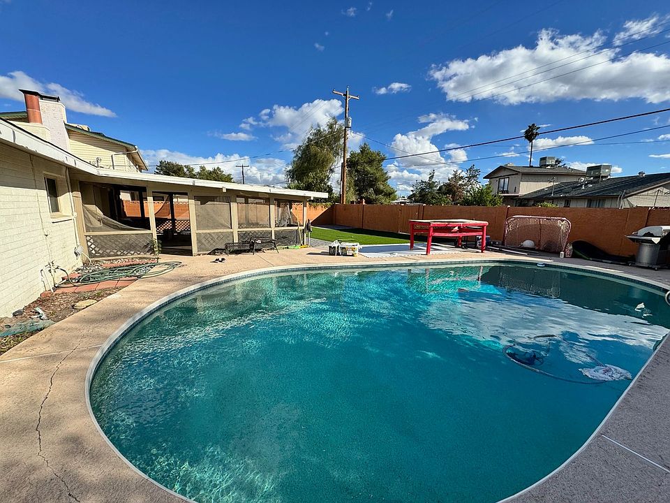 1st image of 1037 E Loma Vista Dr