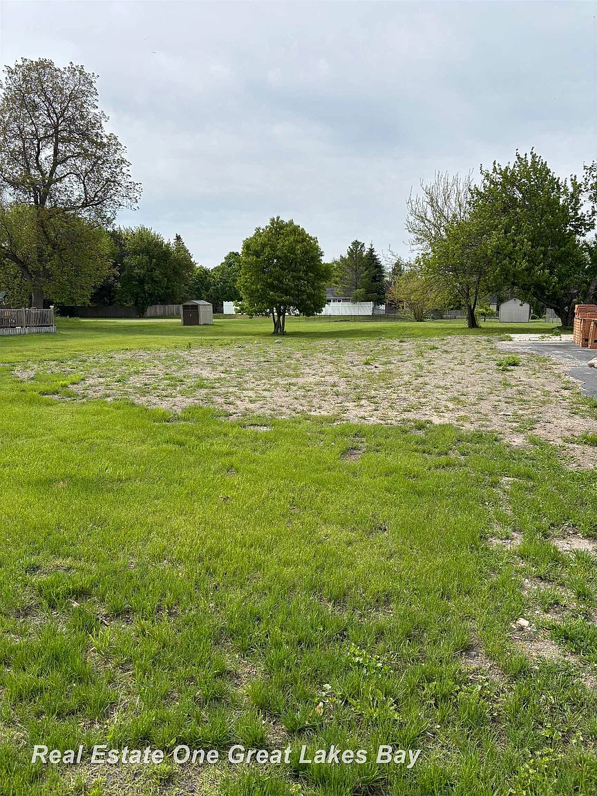 800 Borton Ave photo 1