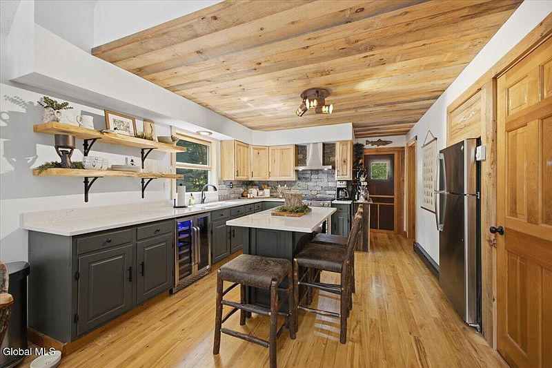 4th image of 6 Ridgewood Court