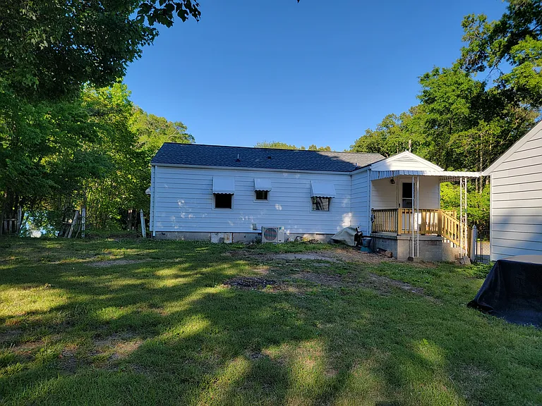 15704 Meridian Ave — Photo 13