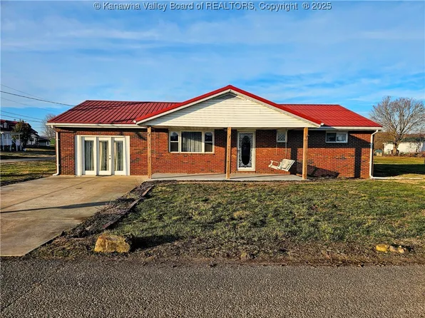 378 Plymale Ln, Gallipolis Ferry, WV 25515