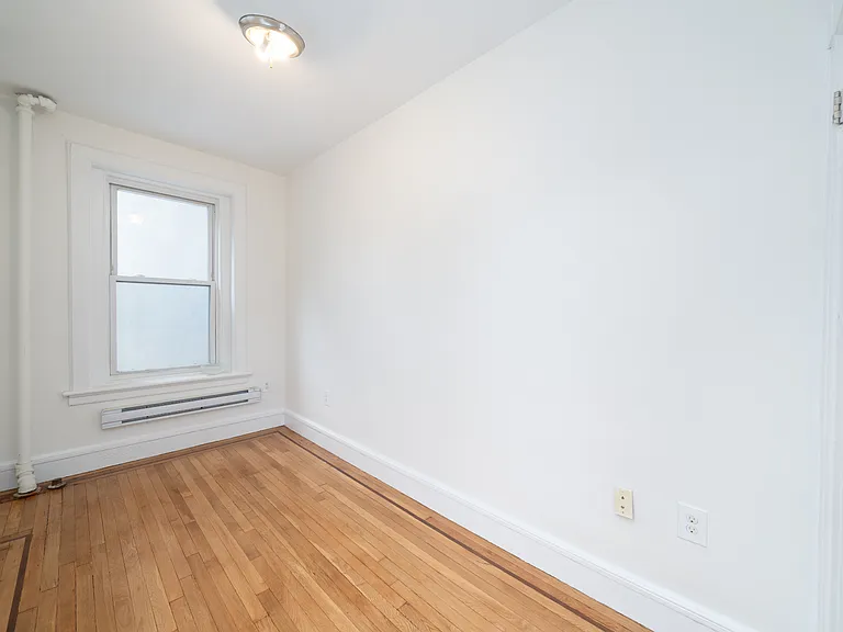 600 Willow Ave #4 — Photo 6