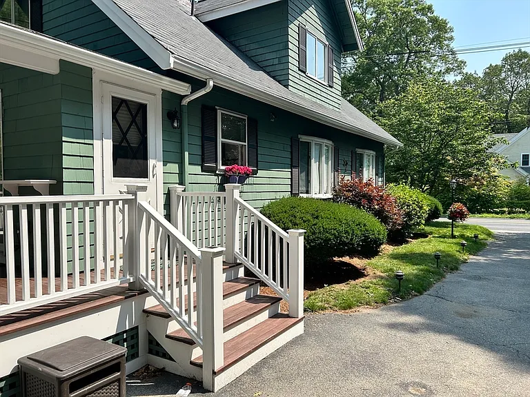 500 Lowell St — Photo 3