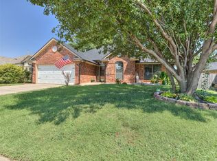 1617 NE 10th St, Moore, OK 73160
