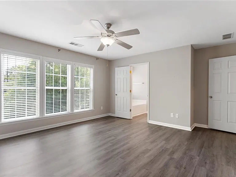 6250 Whirlaway Dr — Photo 8