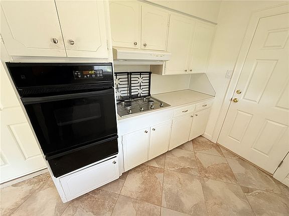 4th image of 1223 Boswell St