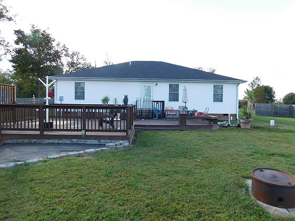 5th image of 802 Becky Dr
