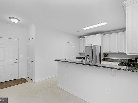 4th image of 41895 Cathedral Valley Sq Unit 407
