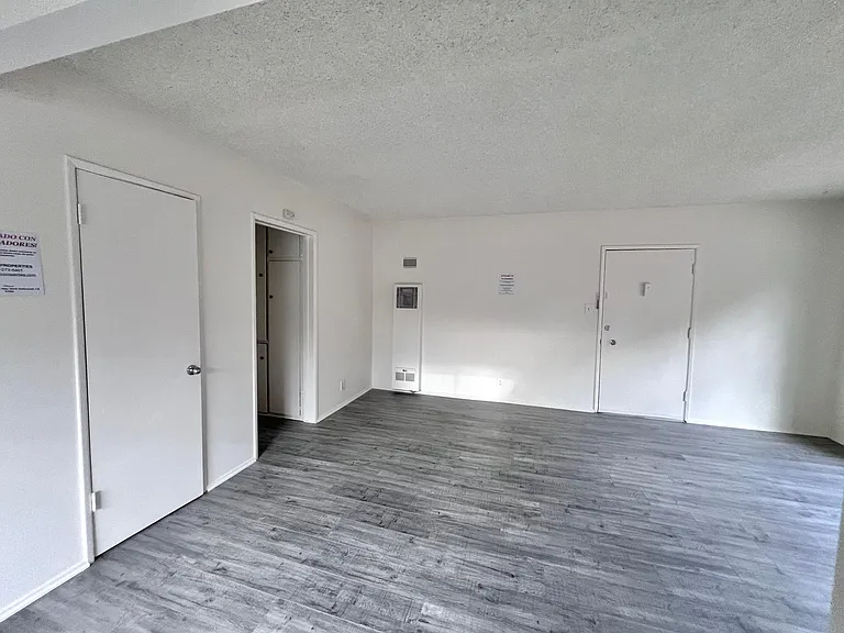 234 W Elm Ave #D — Photo 3