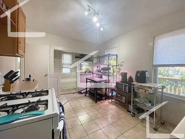 509 Washington St #2 — Photo 6