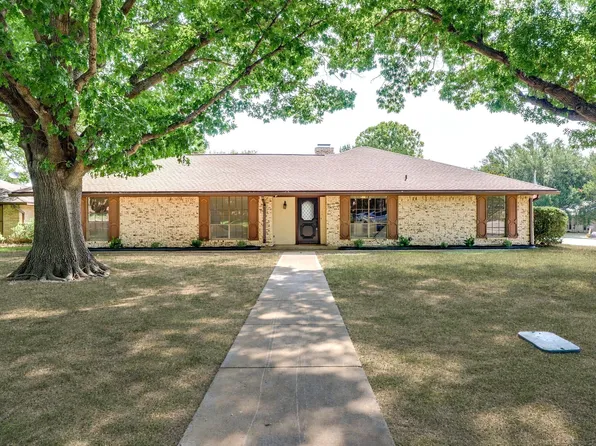 203 Mockingbird Ct, Duncanville, TX 75137