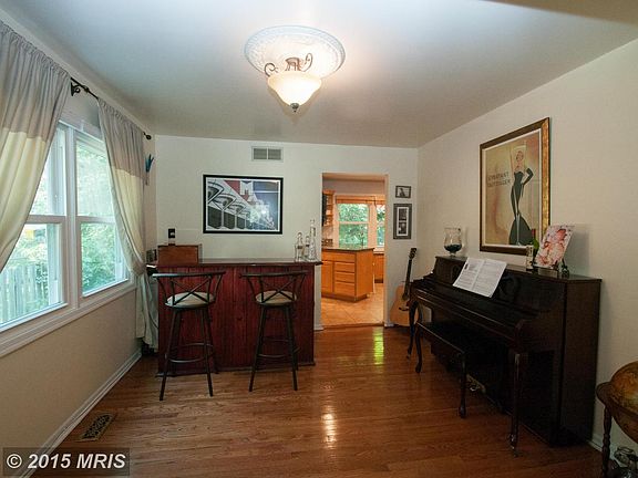 5th image of 493 Eastwood Ct