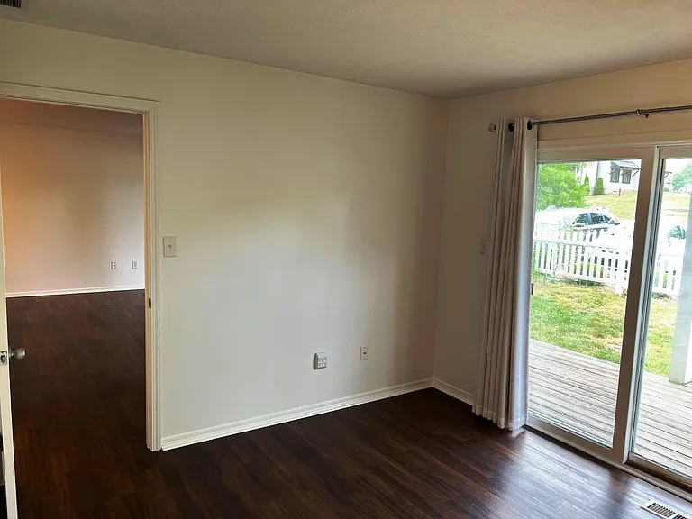 1302 S College Mall Rd — Photo 11