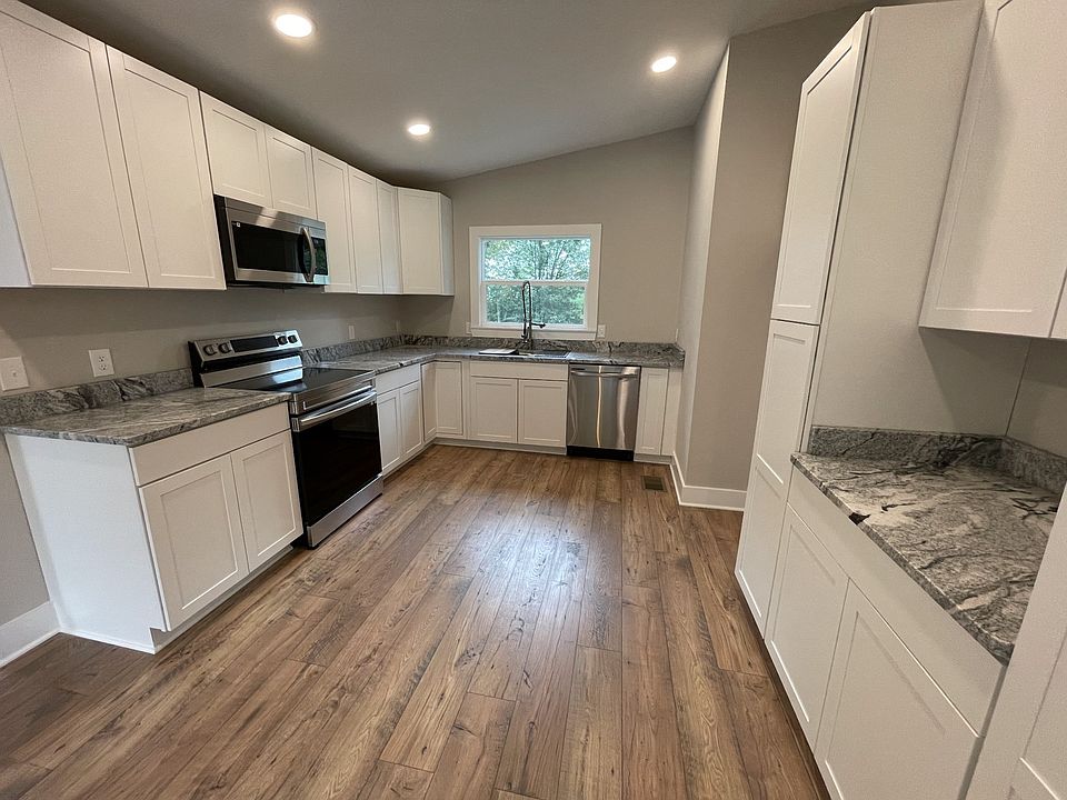 1st image of 600 Plum Hill Dr