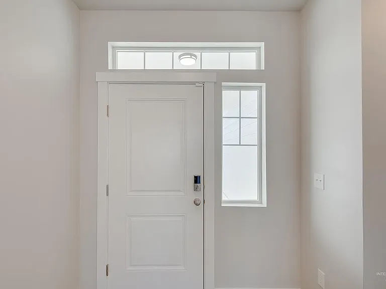 5062 W Avilla Dr — Photo 2