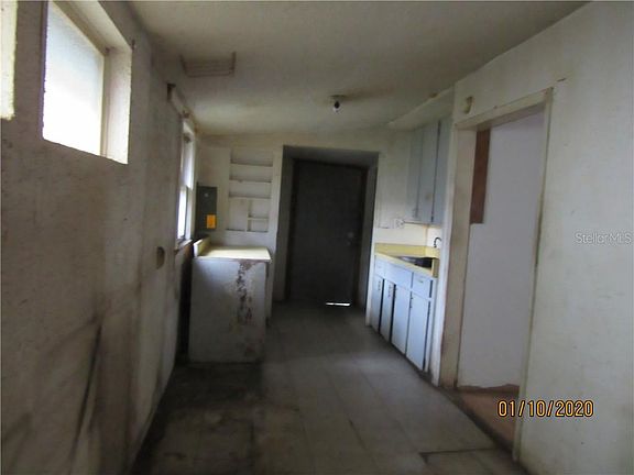 4th image of 1106 W Granfield Ave
