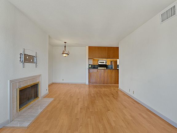 2nd image of 1111 Bay St APT 403