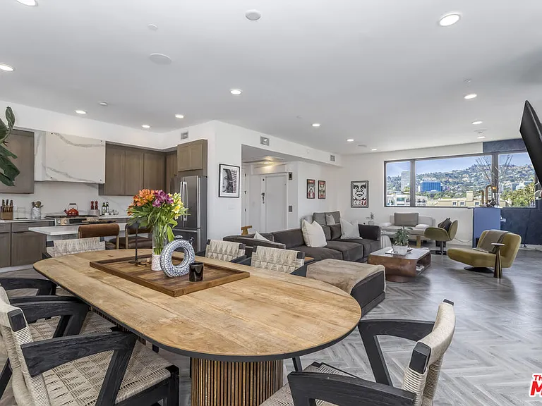 137 N Doheny Dr #4 — Photo 10