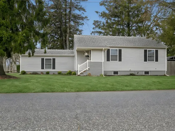 3 Roy Avenue, West Islip, NY 11795