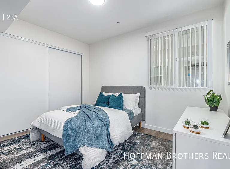 900 N Ardmore Ave #303 — Photo 6