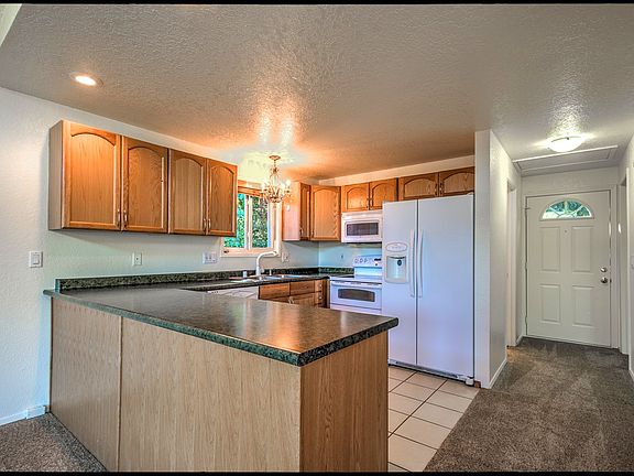 3rd image of 687 Cranberry Dr