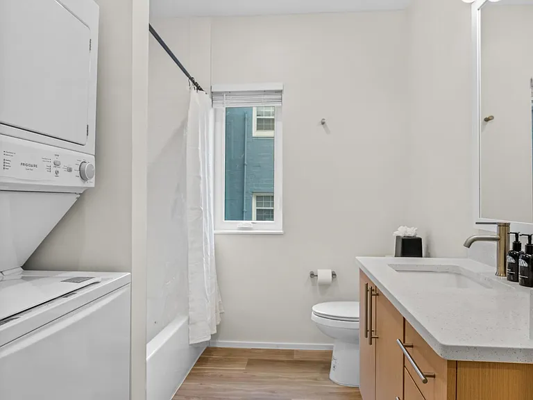 547 Winton Ter NE #1A — Photo 17