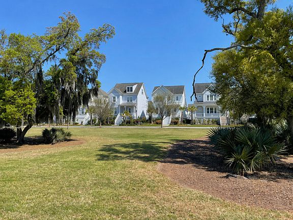 2nd image of 2584 Josiah St